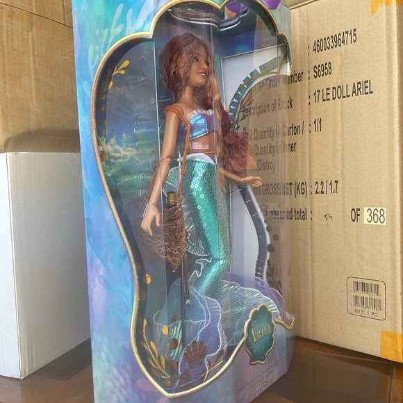DISNEY LIMITED ARIEL LIVE ACTION MOVIE 2023 DOLL 17 IN H .. - Picture 3 of 7